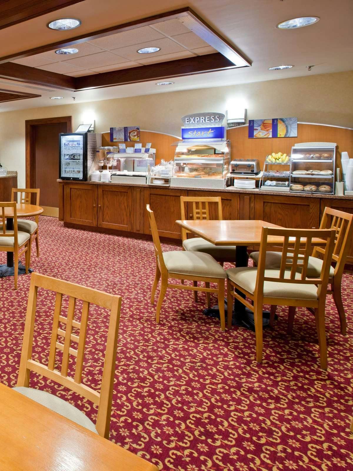 Hotel Holiday Inn Express Hotel & Suites Greenville photo 2