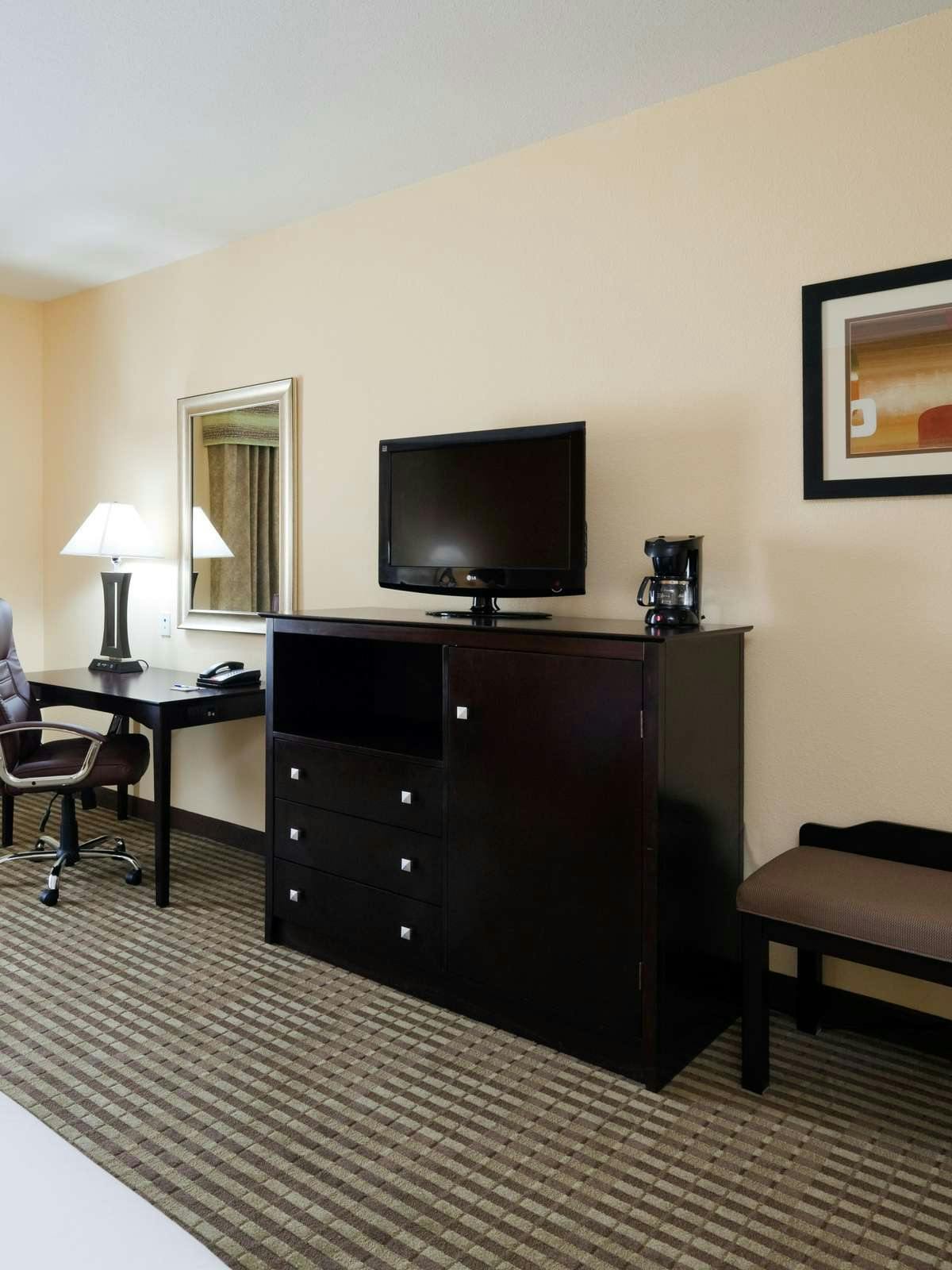Hotel Holiday Inn Express Hotel & Suites Greenville photo 2