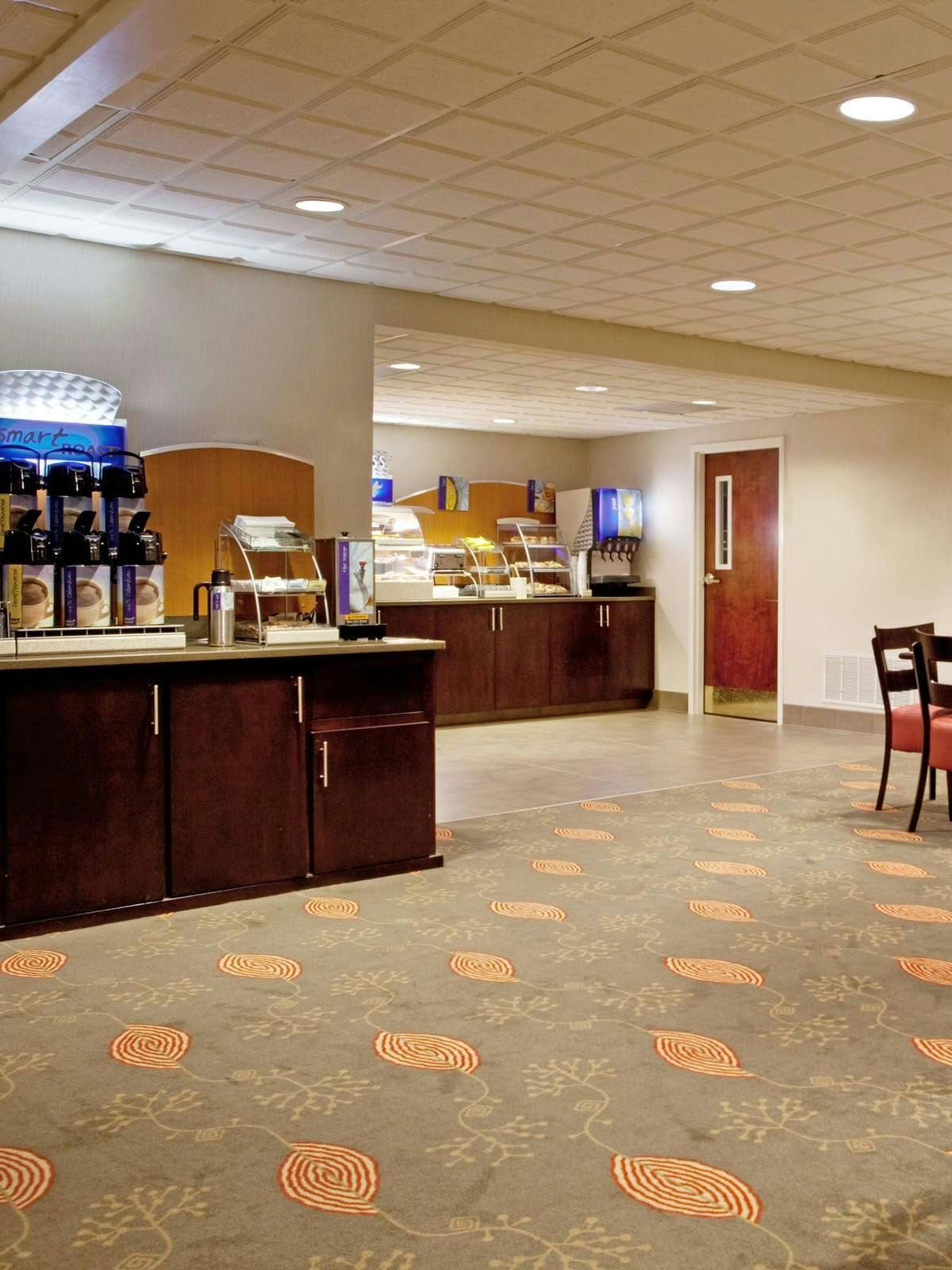Hotel Holiday Inn Express Hotel & Suites Greenville Airport photo 5