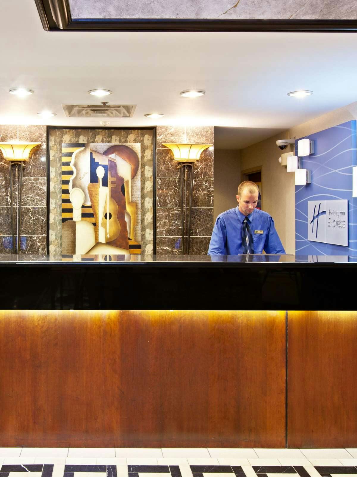 Hotel Holiday Inn Express Hotel & Suites Greenwood photo 4