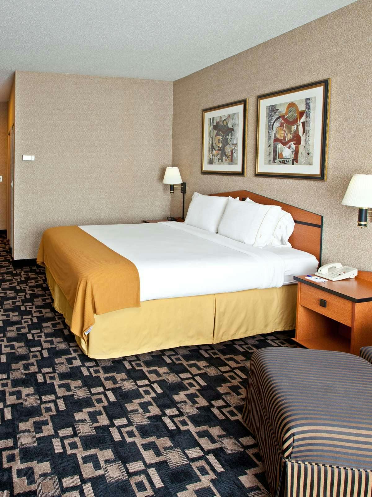 Hotel Holiday Inn Express Hotel & Suites Greenwood photo 1