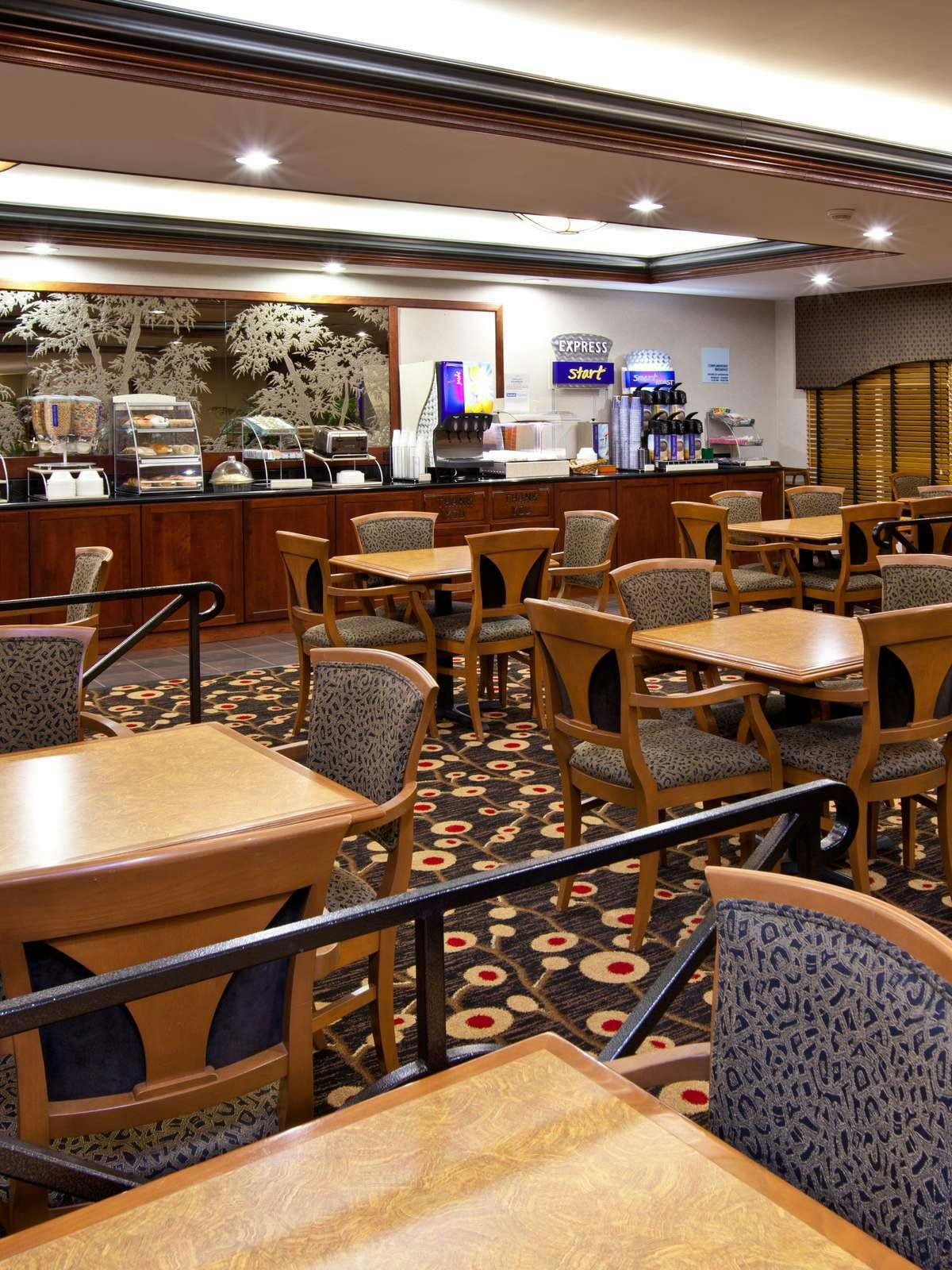 Hotel Holiday Inn Express Hotel & Suites Greenwood photo 5