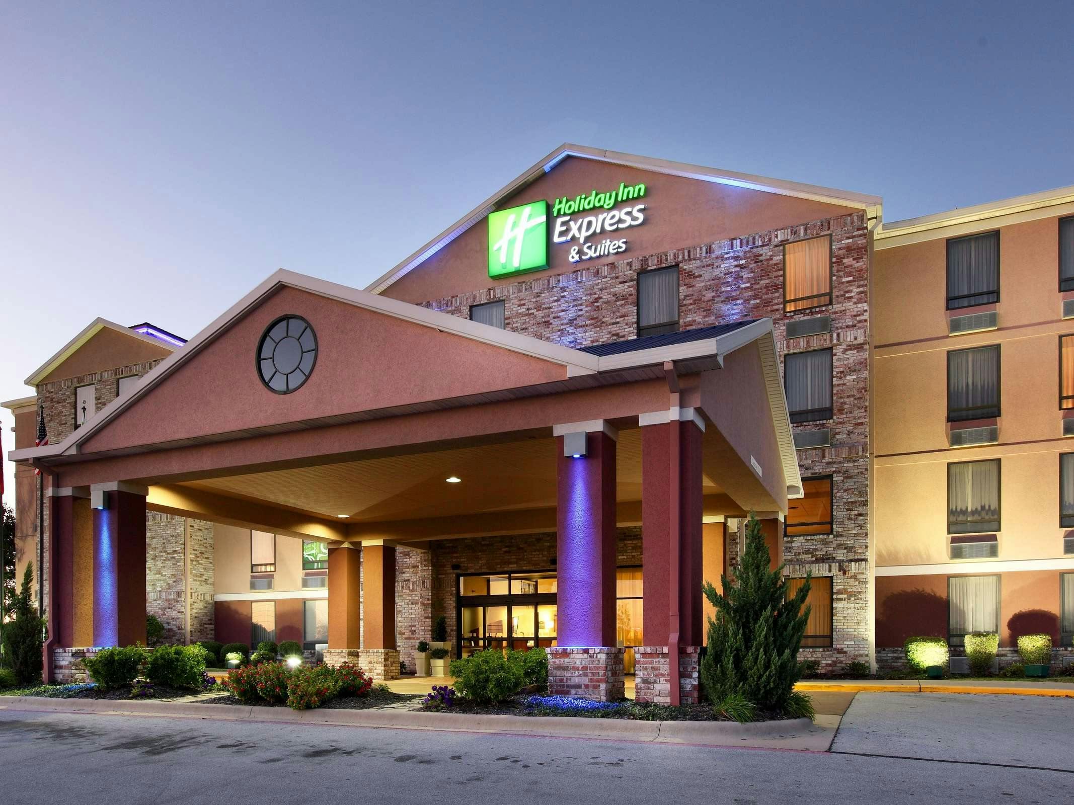 Holiday Inn Express Hotel & Suites Harrison