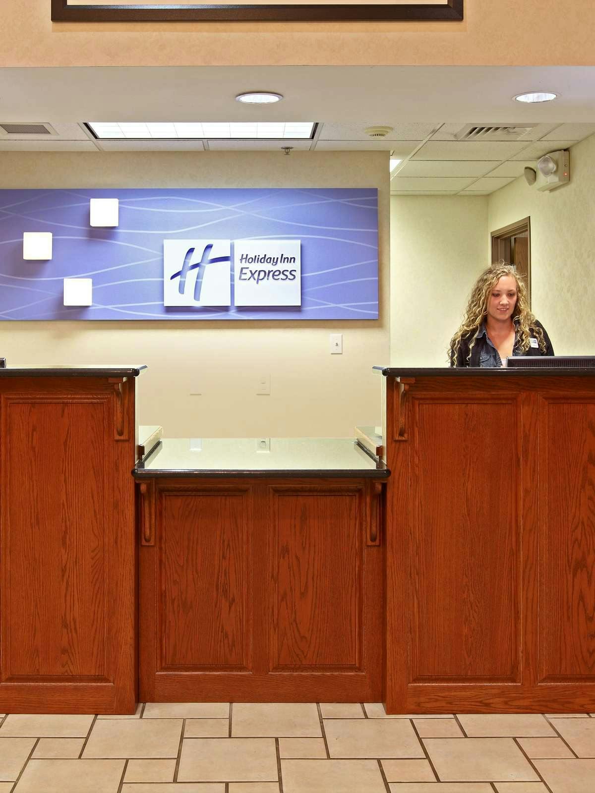 Hotel Holiday Inn Express Hotel & Suites Harrison photo 3