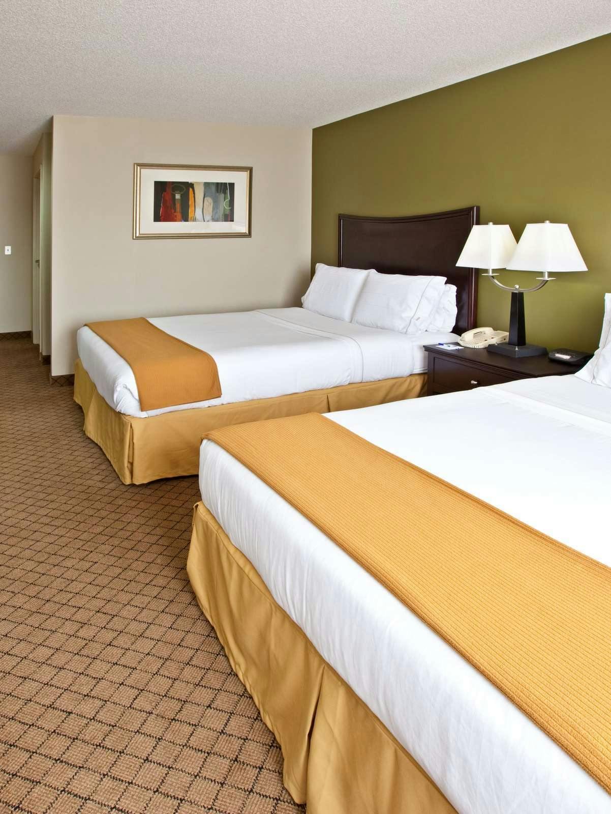 Hotel Holiday Inn Express Hotel & Suites Harrison photo 1