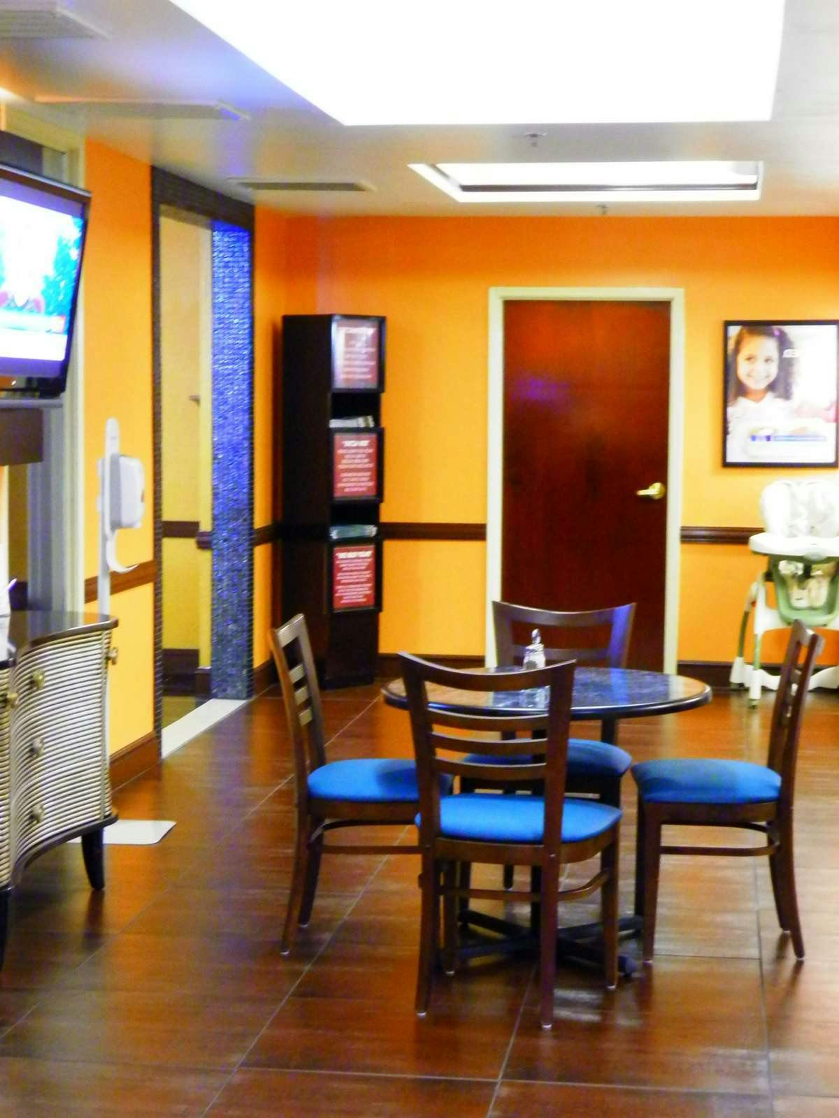 Hotel Holiday Inn Express Hotel & Suites Hinesville East photo 2