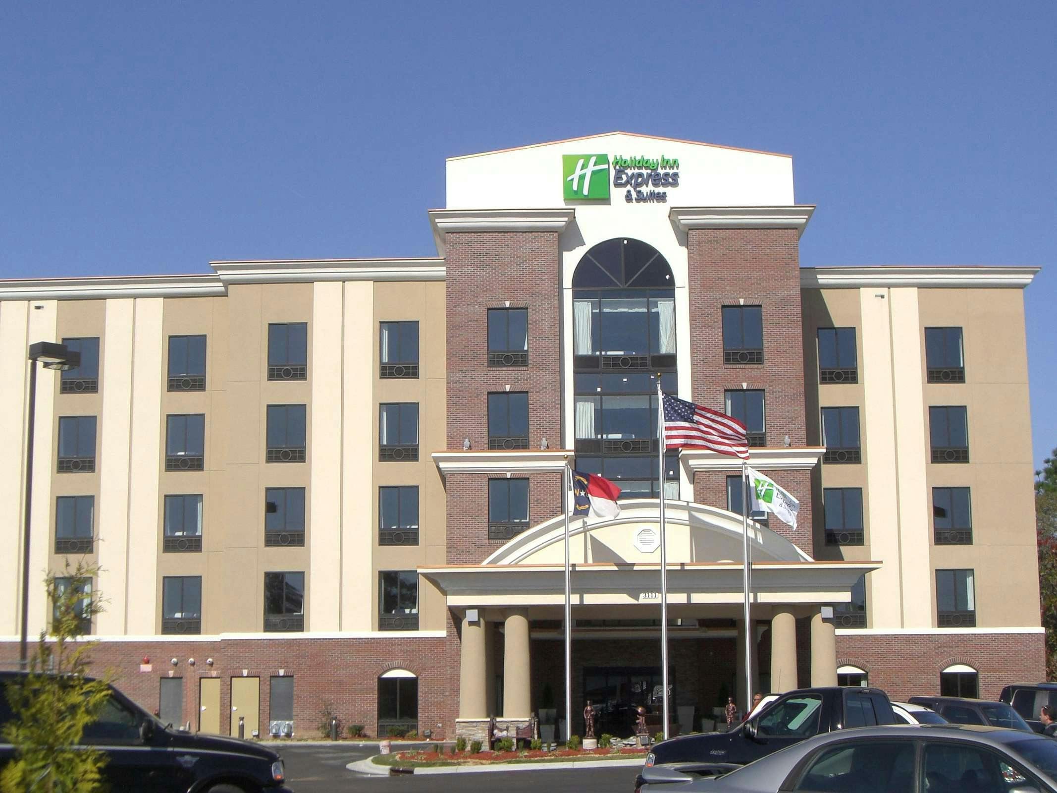 Holiday Inn Express Hotel & Suites Hope Mills - Airport