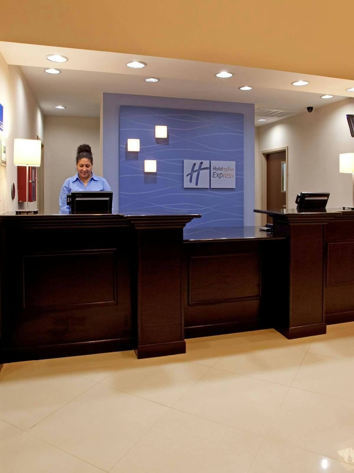 Hotel Holiday Inn Express Hotel & Suites Hope Mills - Airport photo 4