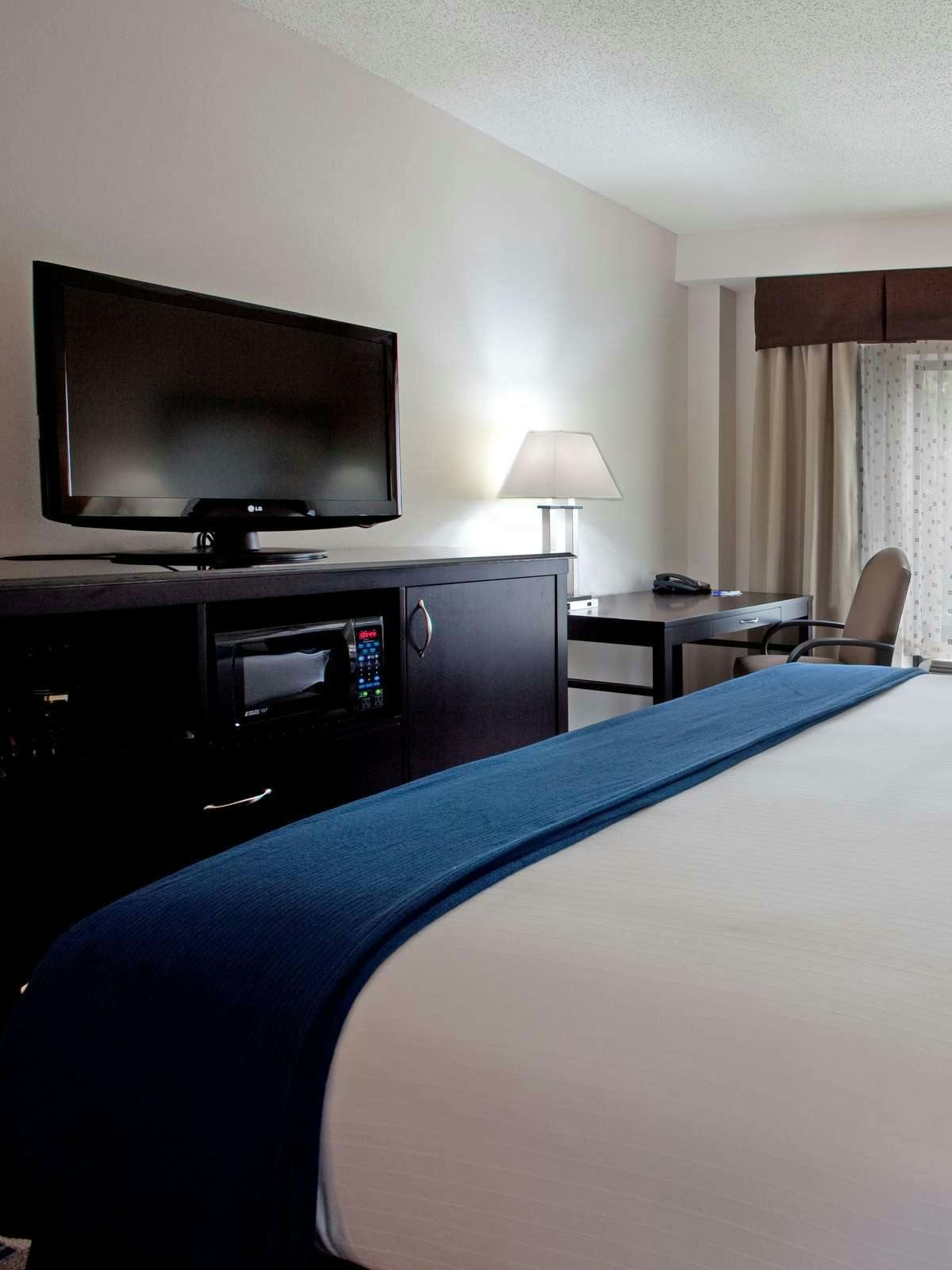 Hotel Holiday Inn Express Hotel & Suites Hope Mills - Airport photo 2