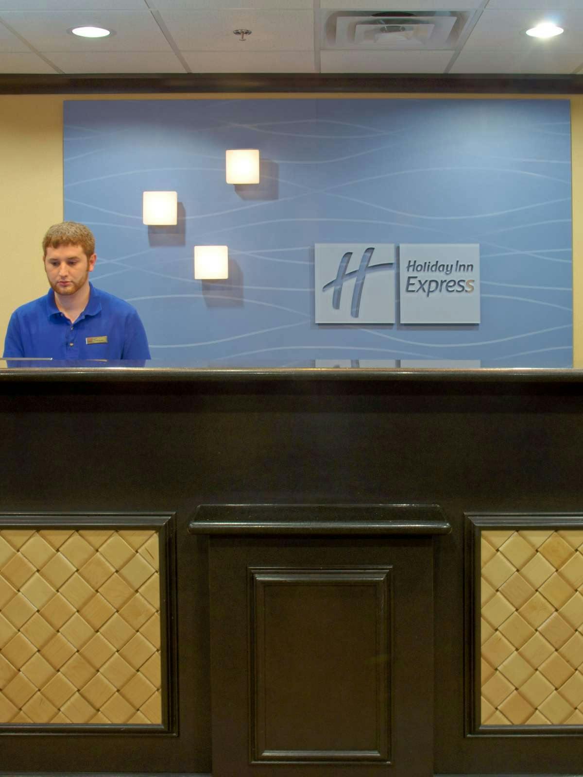 Hotel Holiday Inn Express Hotel & Suites Huntsville photo 4