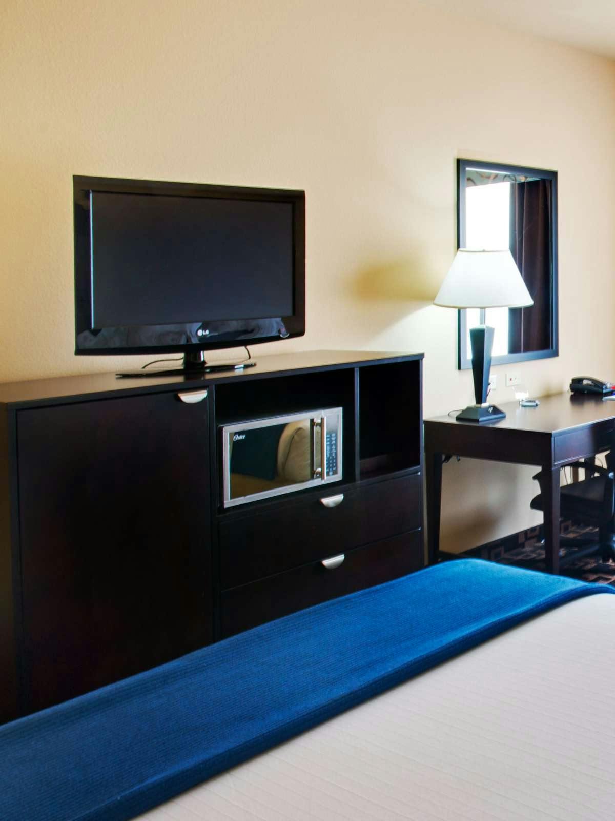 Hotel Holiday Inn Express Hotel & Suites Huntsville photo 2