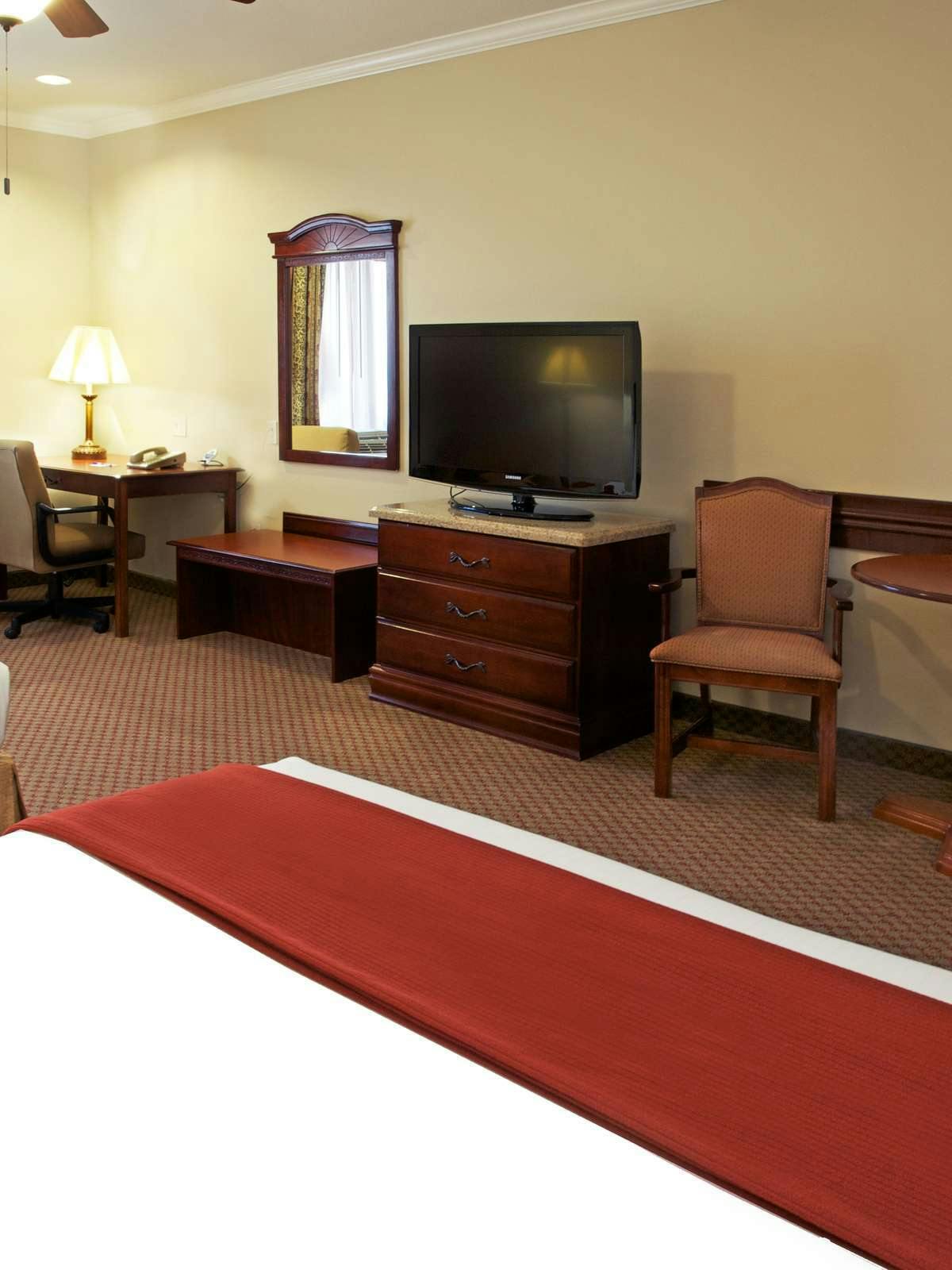 Hotel Holiday Inn Express Hotel & Suites Houston East photo 2