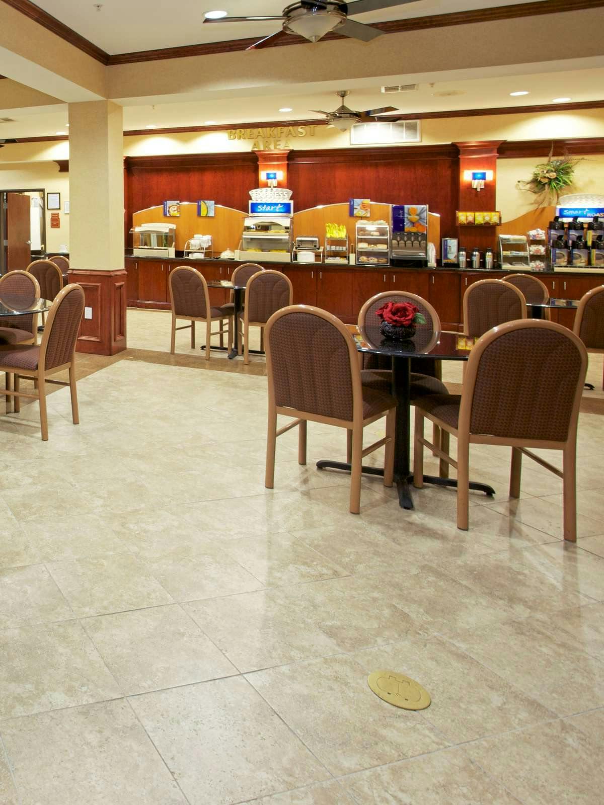 Hotel Holiday Inn Express Hotel & Suites Houston East photo 5
