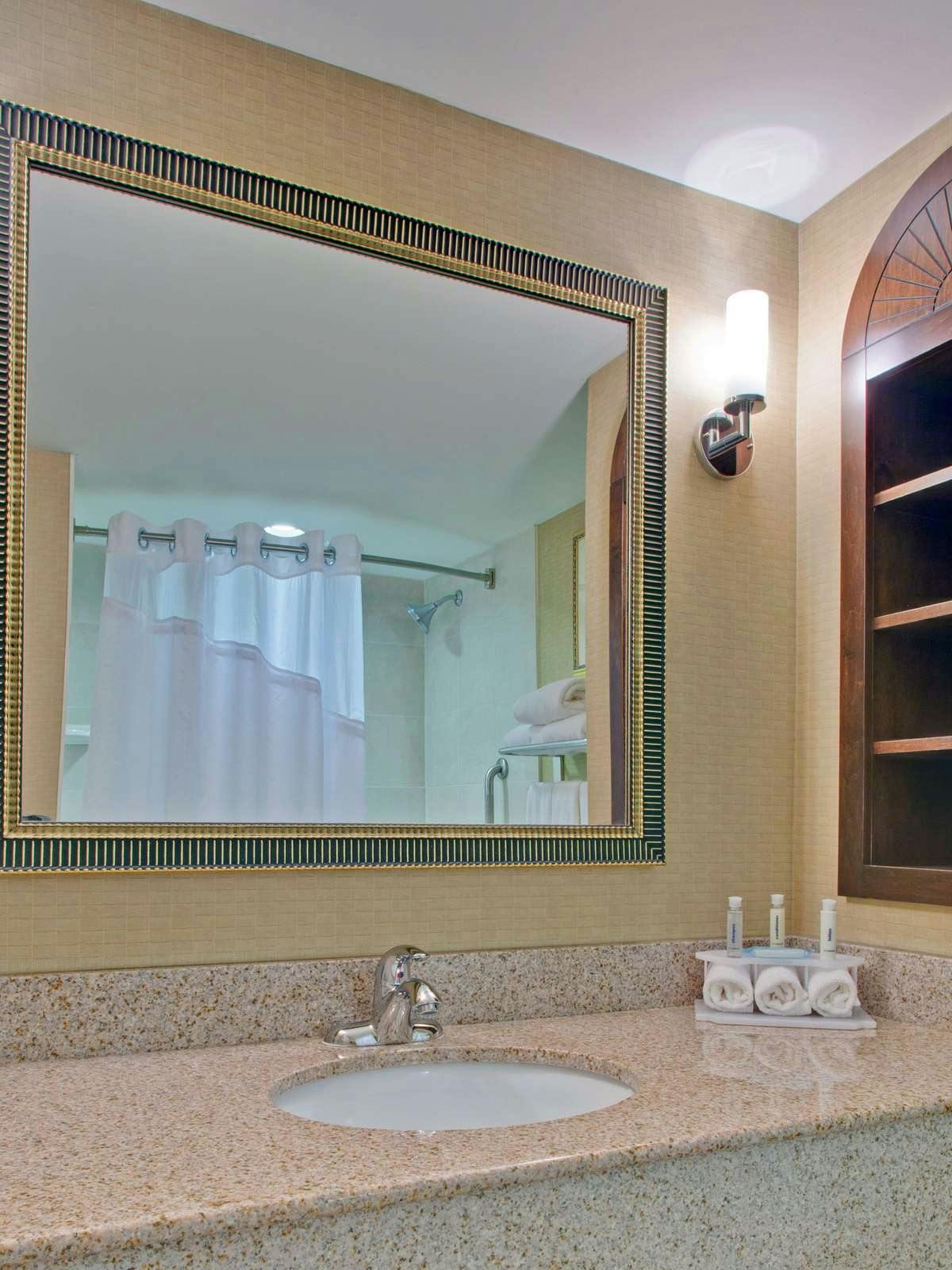 Hotel Holiday Inn Express Hotel & Suites Huntsville photo 2