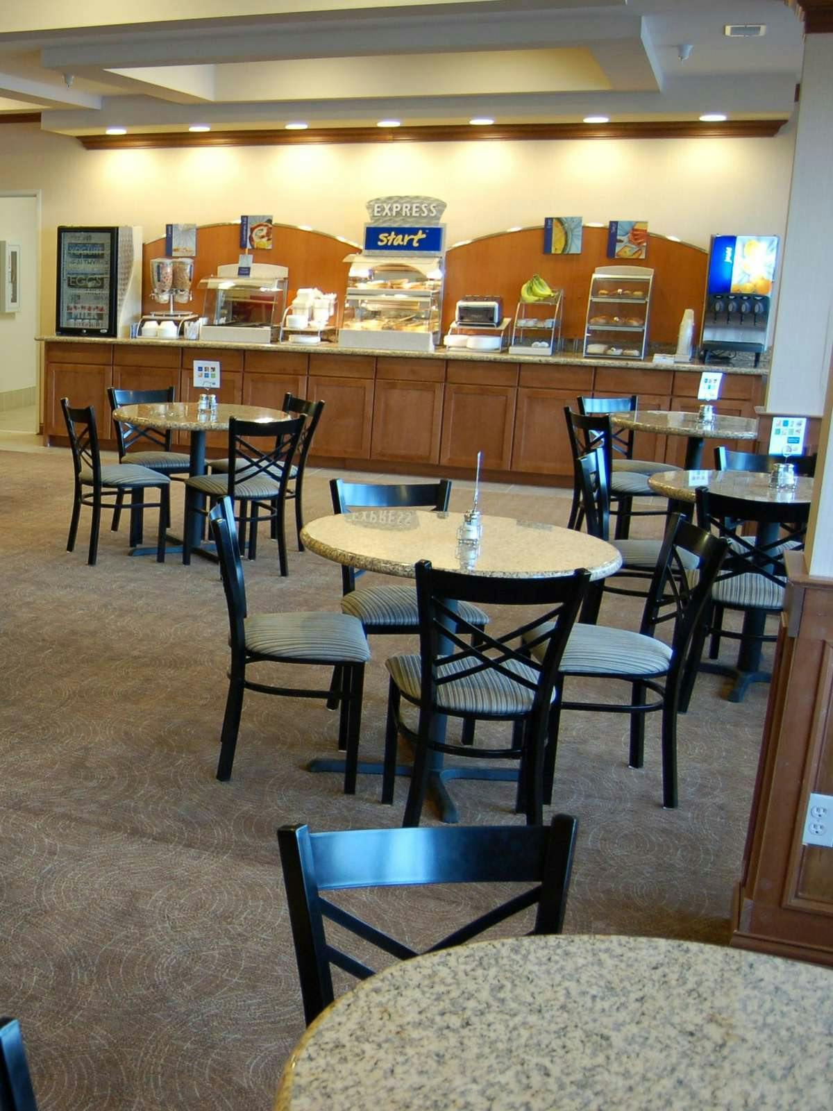 Hotel Holiday Inn Express Hotel & Suites Howell photo 5