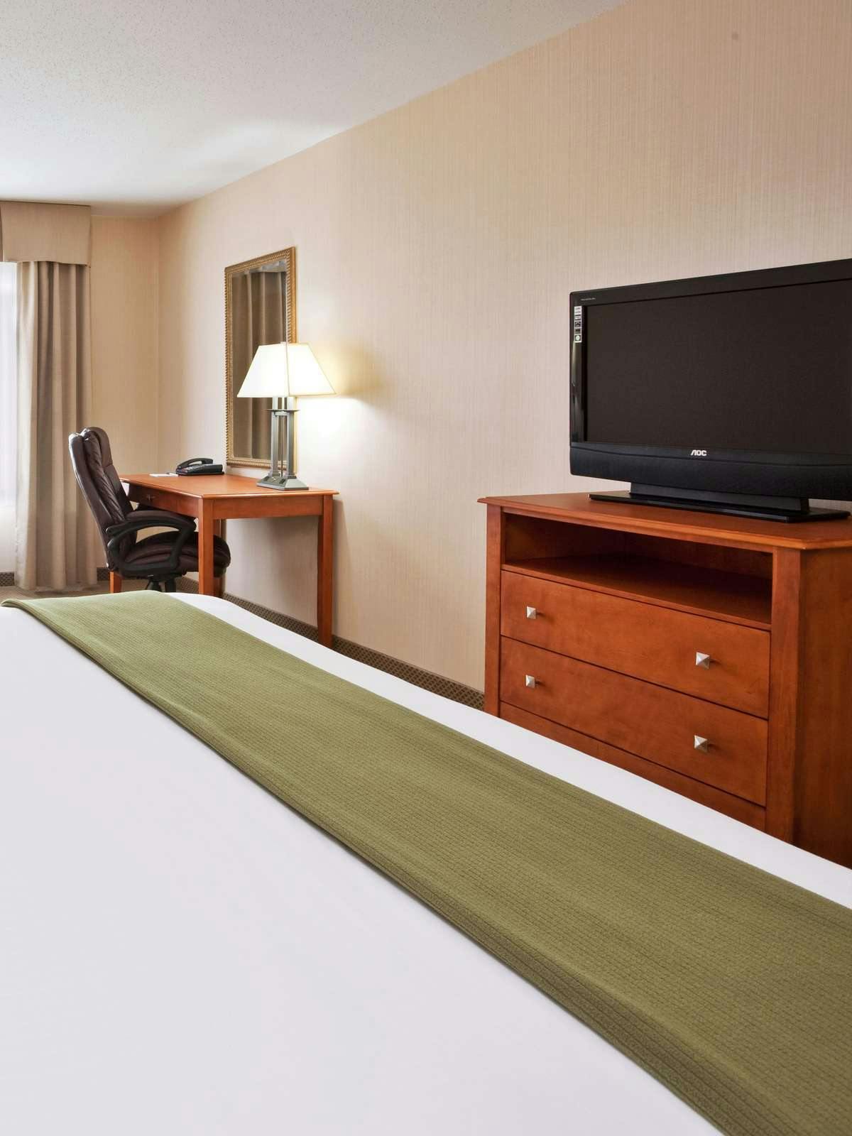 Hotel Holiday Inn Express Hotel & Suites Howell photo 2