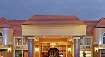 Holiday Inn Express Hotel & Suites Irving DFW Airport North