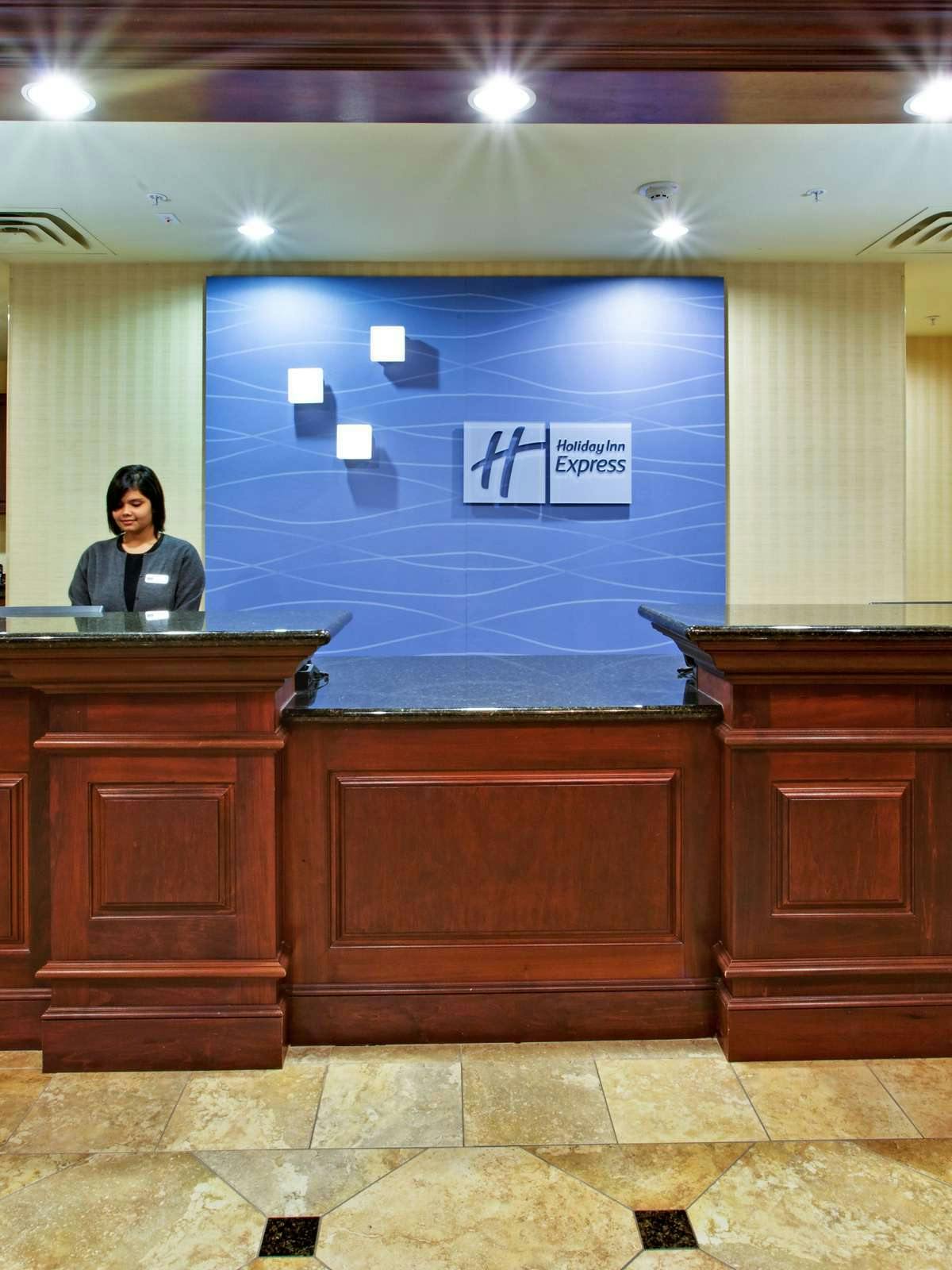 Hotel Holiday Inn Express Hotel & Suites Hurst photo 4
