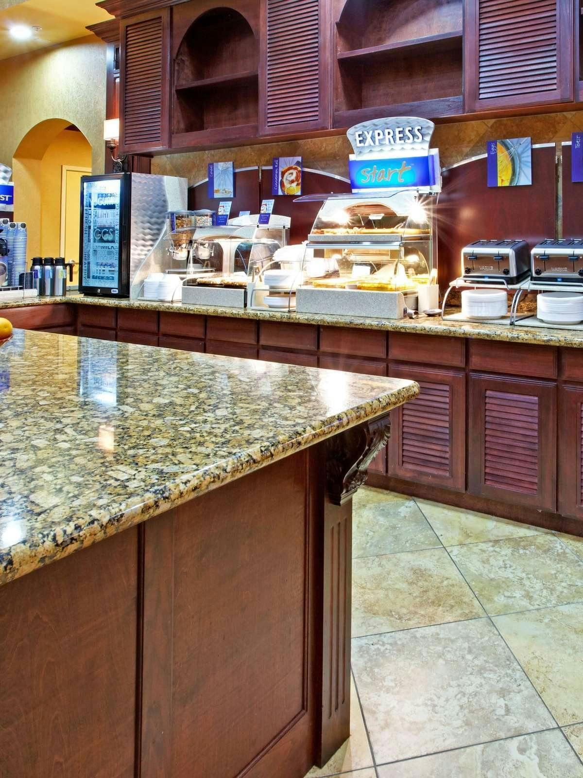 Hotel Holiday Inn Express Hotel & Suites Hurst photo 5