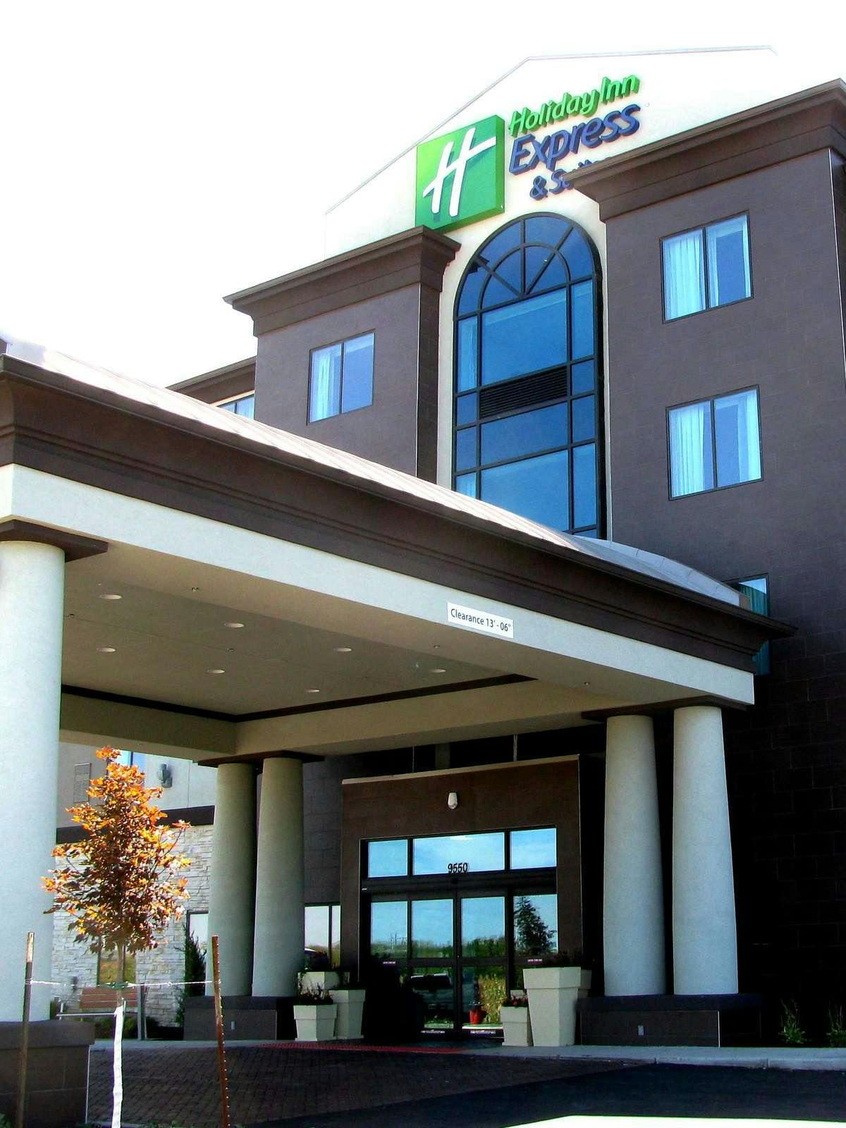 Hotel Holiday Inn Express Hotel & Suites Kansas City Airport photo 2