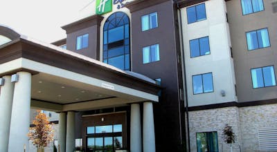 Holiday Inn Express Hotel & Suites Kansas City Airport