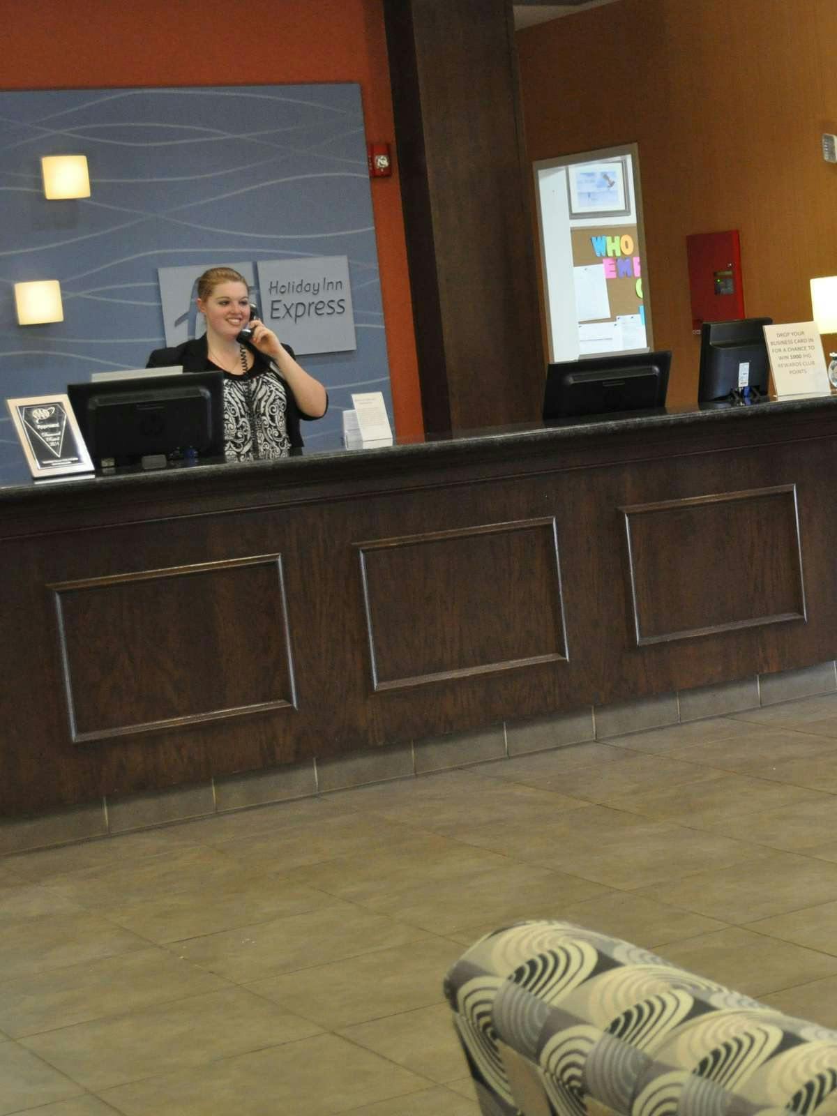 Hotel Holiday Inn Express Hotel & Suites Kansas City Grandview photo 3