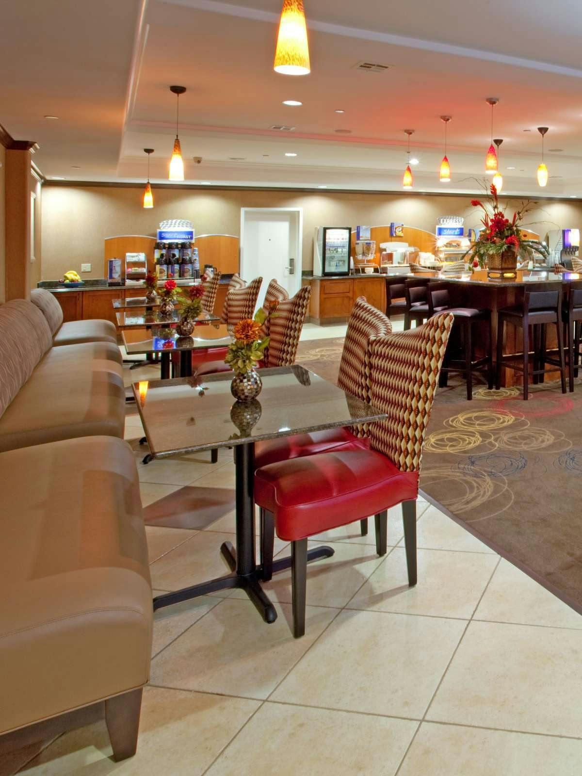 Hotel Holiday Inn Express Hotel & Suites Katy photo 5