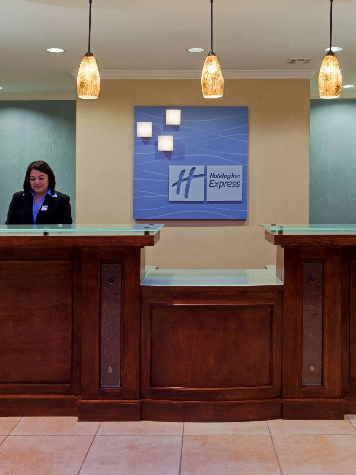 Hotel Holiday Inn Express Hotel & Suites Katy photo 4