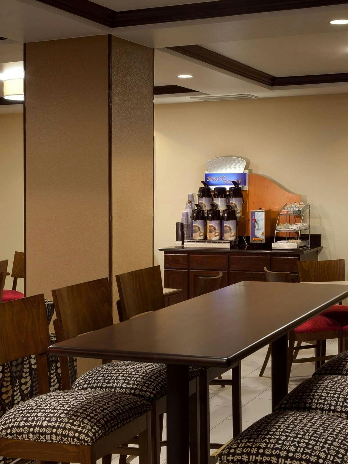 Hotel Holiday Inn Express Hotel & Suites John's Creek photo 5