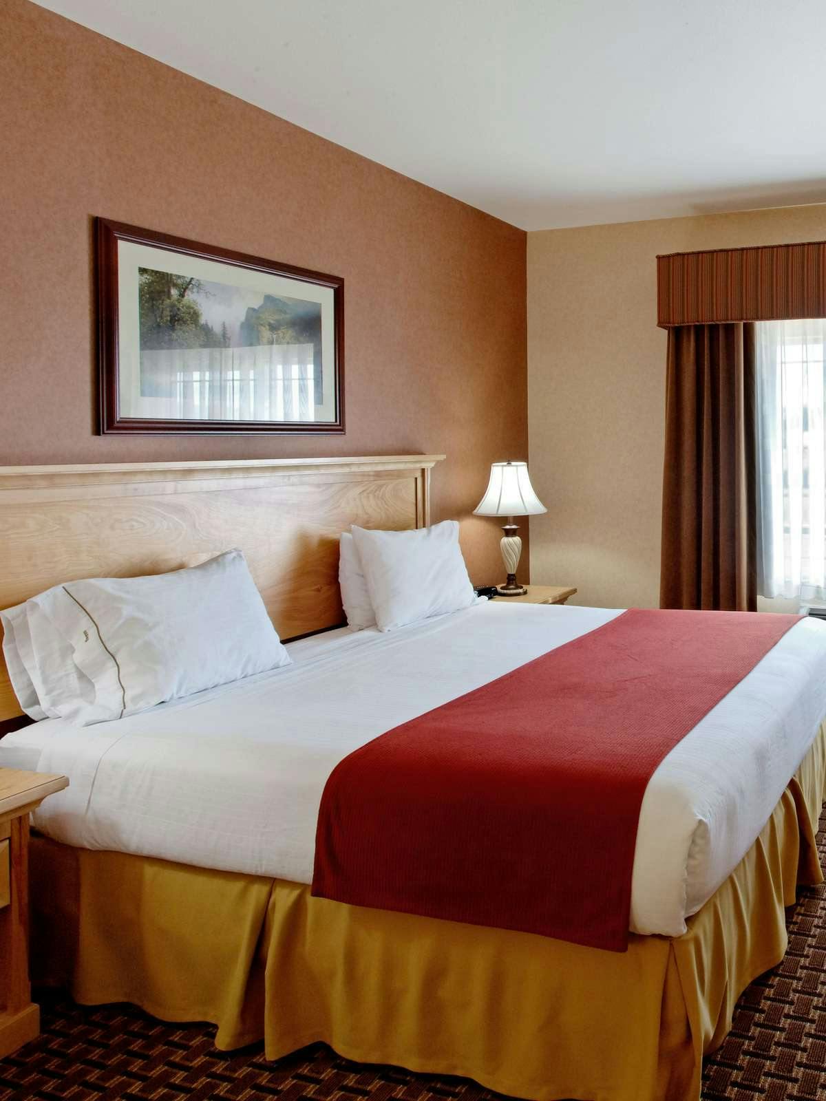 Hotel Holiday Inn Express Hotel & Suites Kalispell photo 1