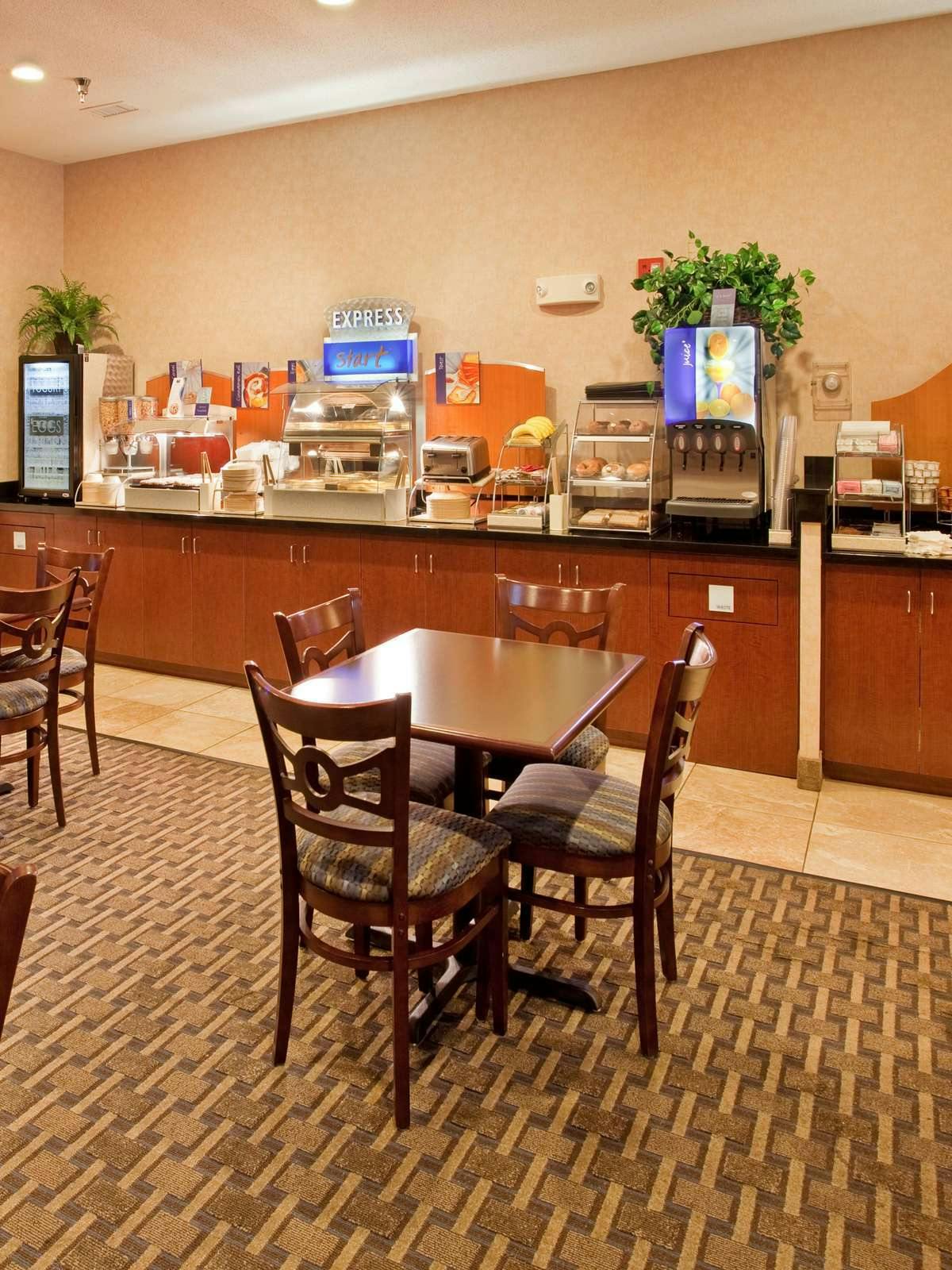 Hotel Holiday Inn Express Hotel & Suites Kansas City Liberty photo 5