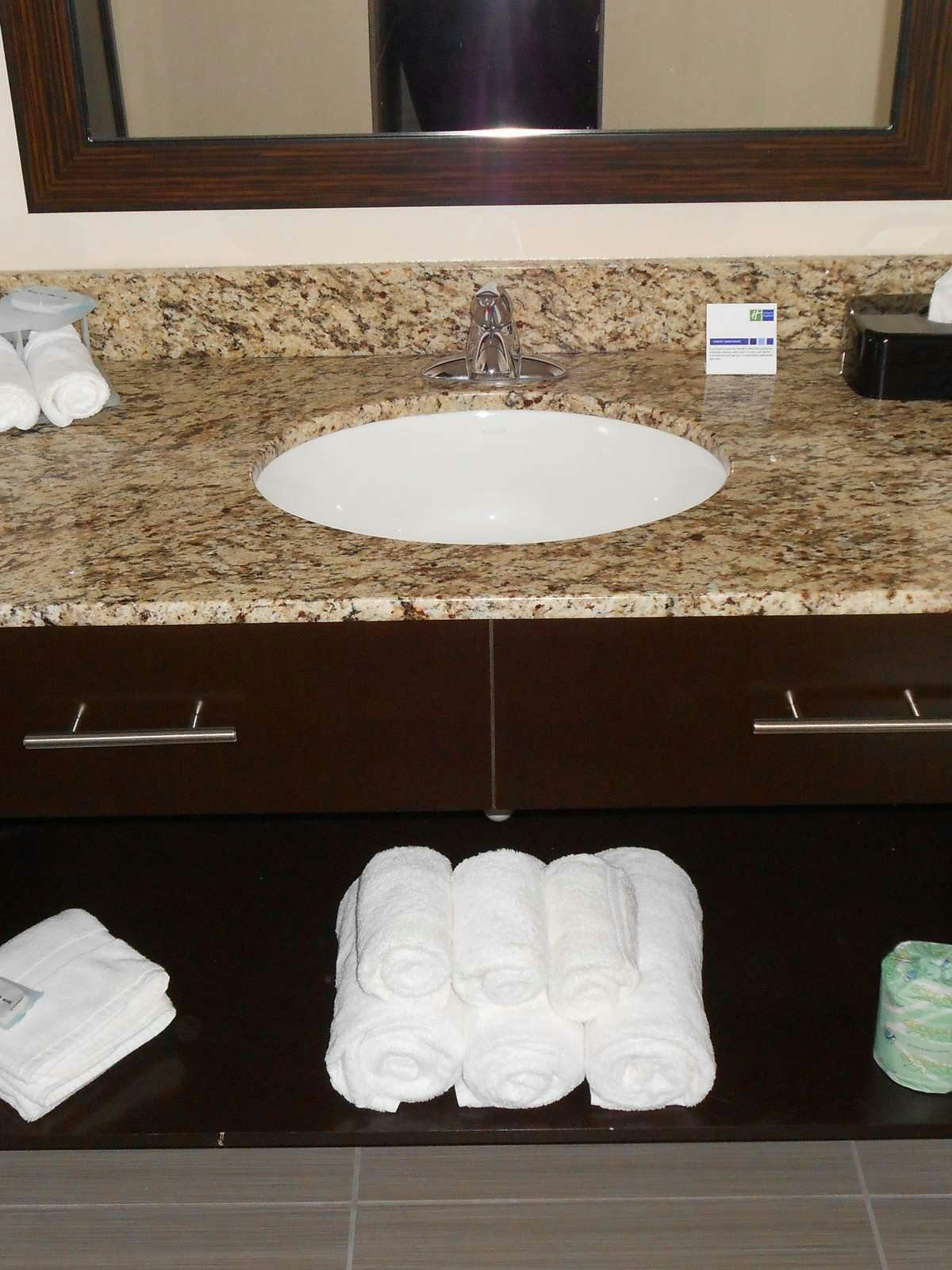 Hotel Holiday Inn Express Hotel & Suites Kansas City Medical Center photo 3