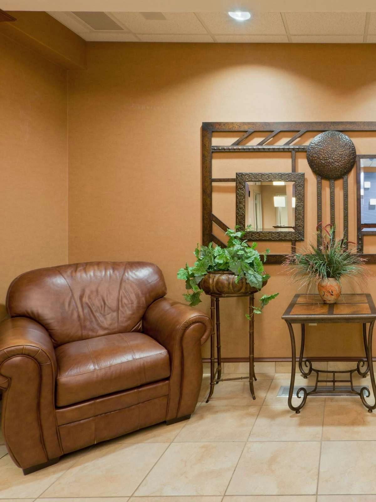 Hotel Holiday Inn Express Hotel & Suites Kent State photo 4