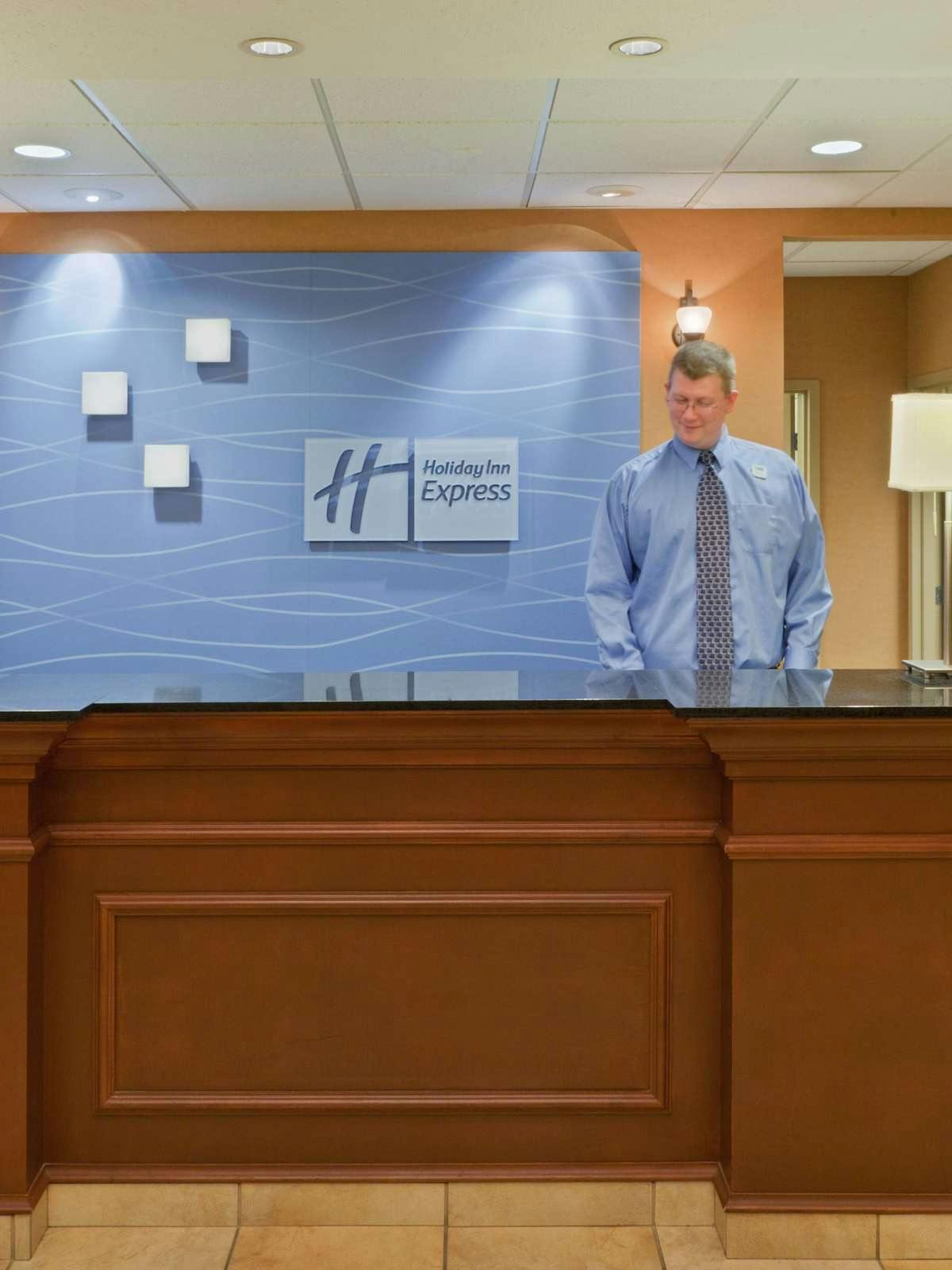 Hotel Holiday Inn Express Hotel & Suites Kent State photo 5