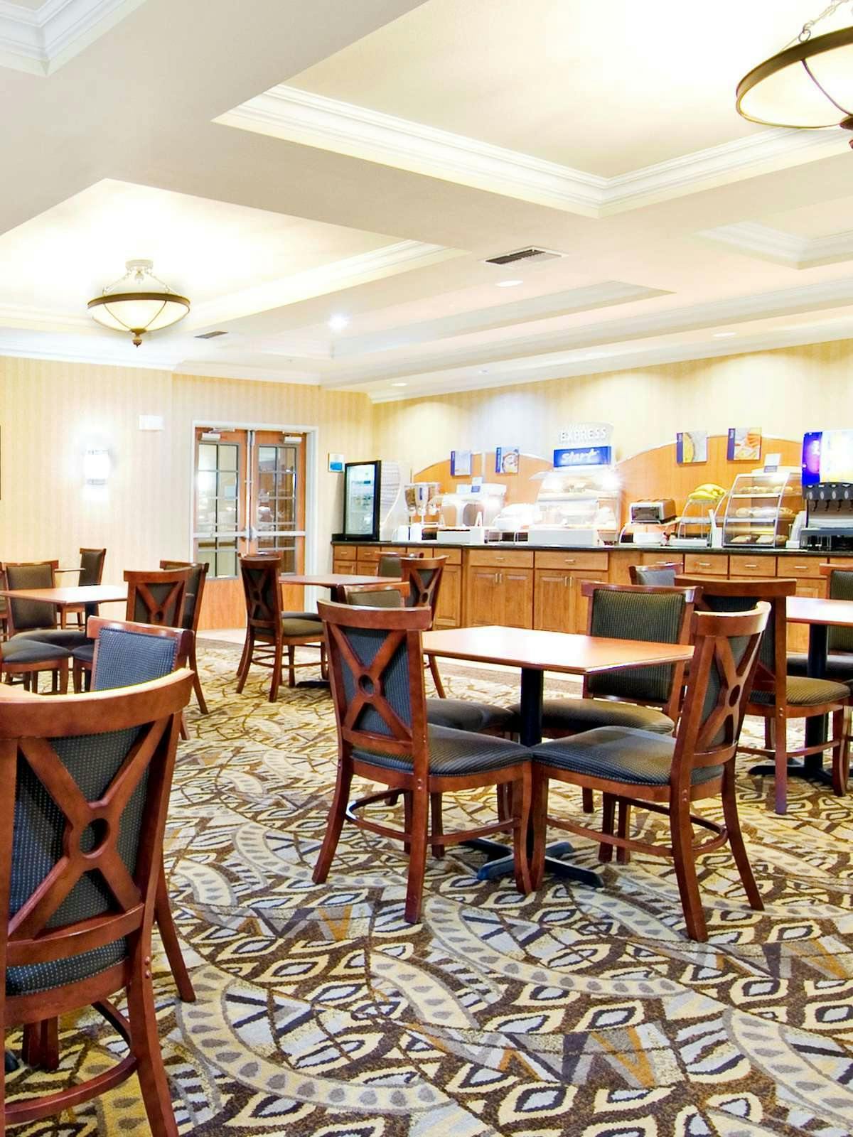 Hotel Holiday Inn Express Hotel & Suites Klamath Falls Central photo 4