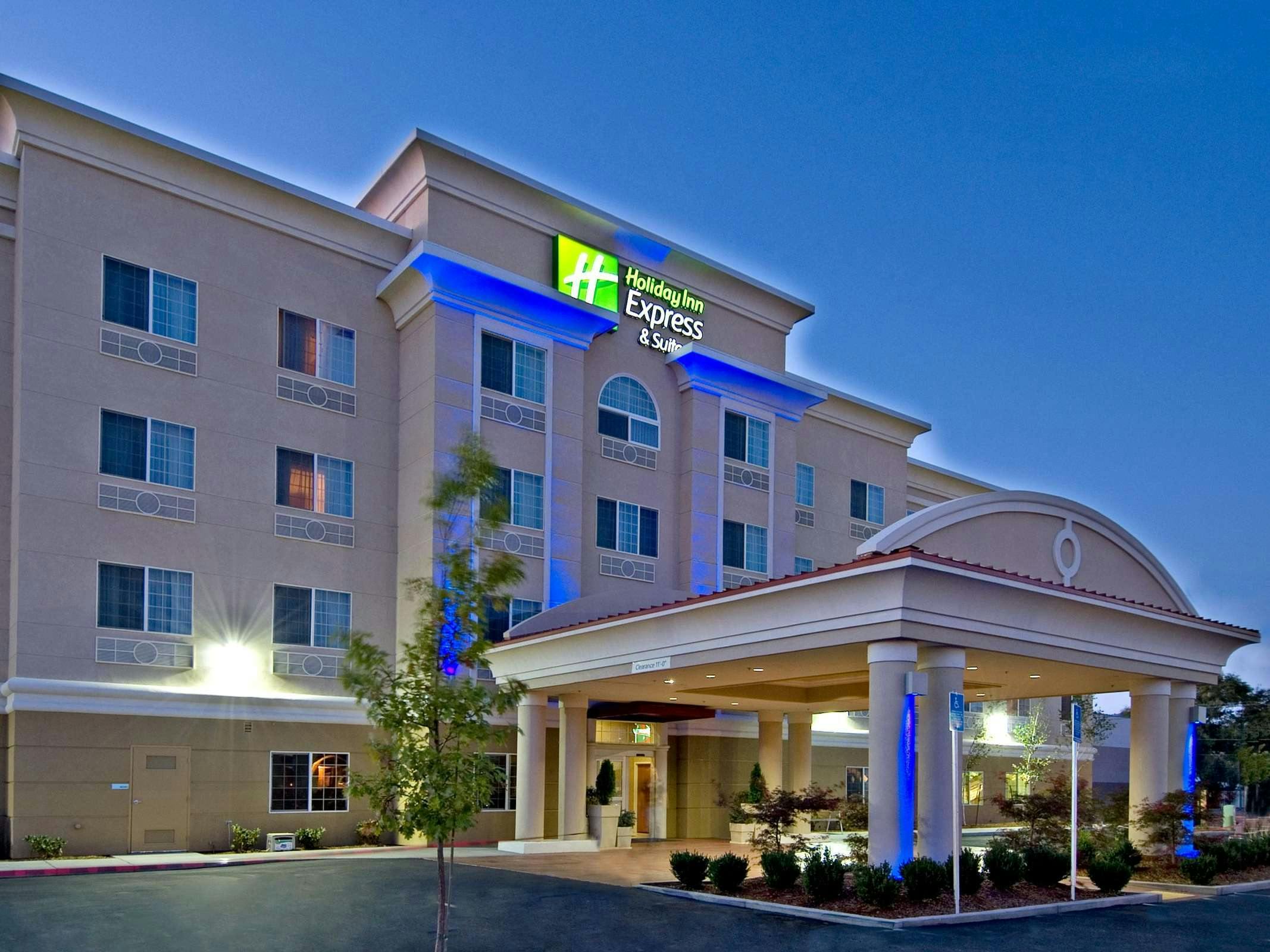 Holiday Inn Express Hotel & Suites Klamath Falls Central, Klamath Falls ...