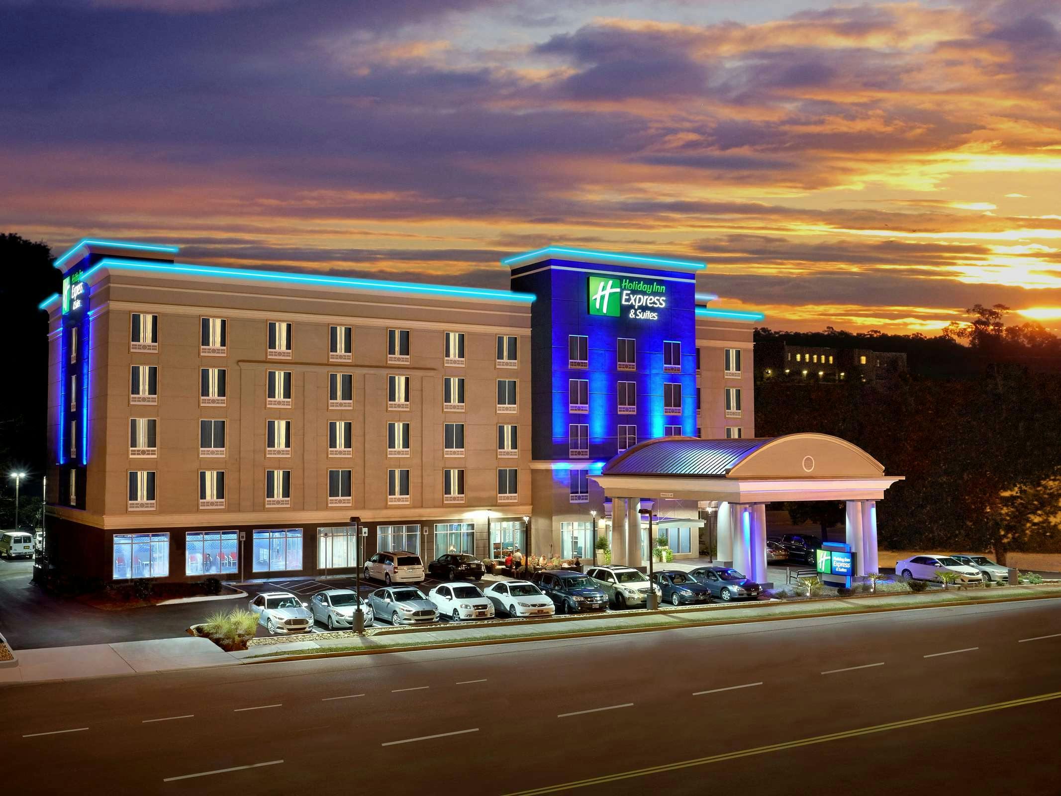 Holiday Inn Express Hotel & Suites Knoxville