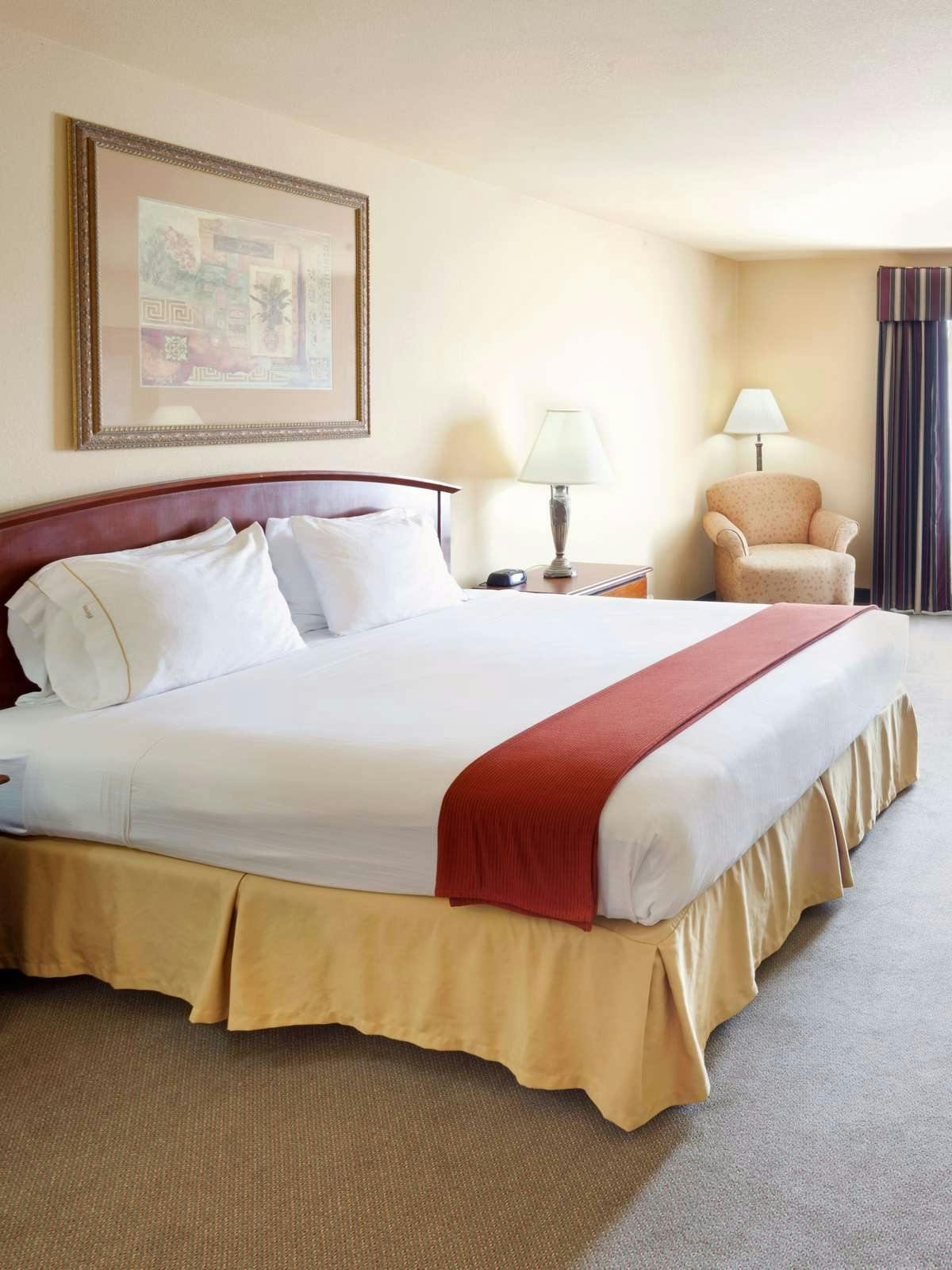 Hotel Holiday Inn Express Hotel & Suites Kerrville photo 1