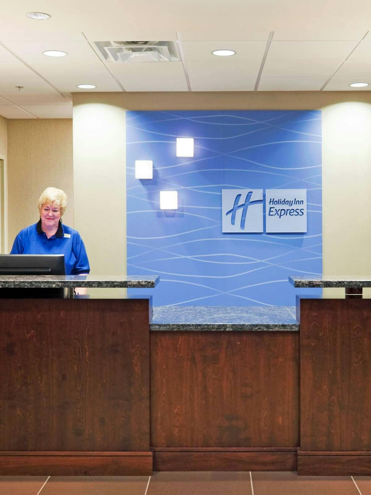 Hotel Holiday Inn Express Hotel & Suites Knoxville photo 5