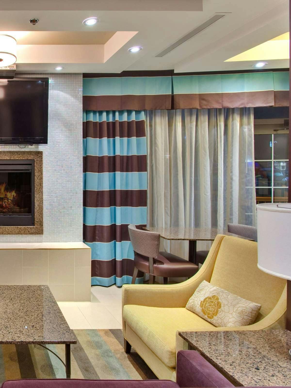 Hotel Holiday Inn Express Hotel & Suites Kingston photo 3