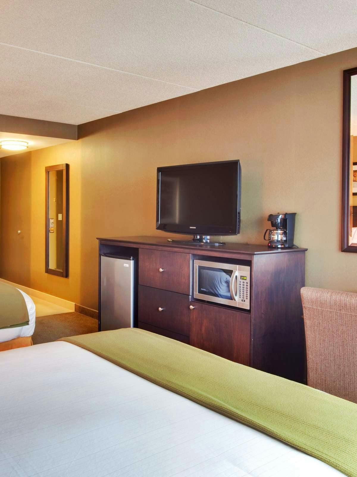 Hotel Holiday Inn Express Hotel & Suites Kingston photo 2