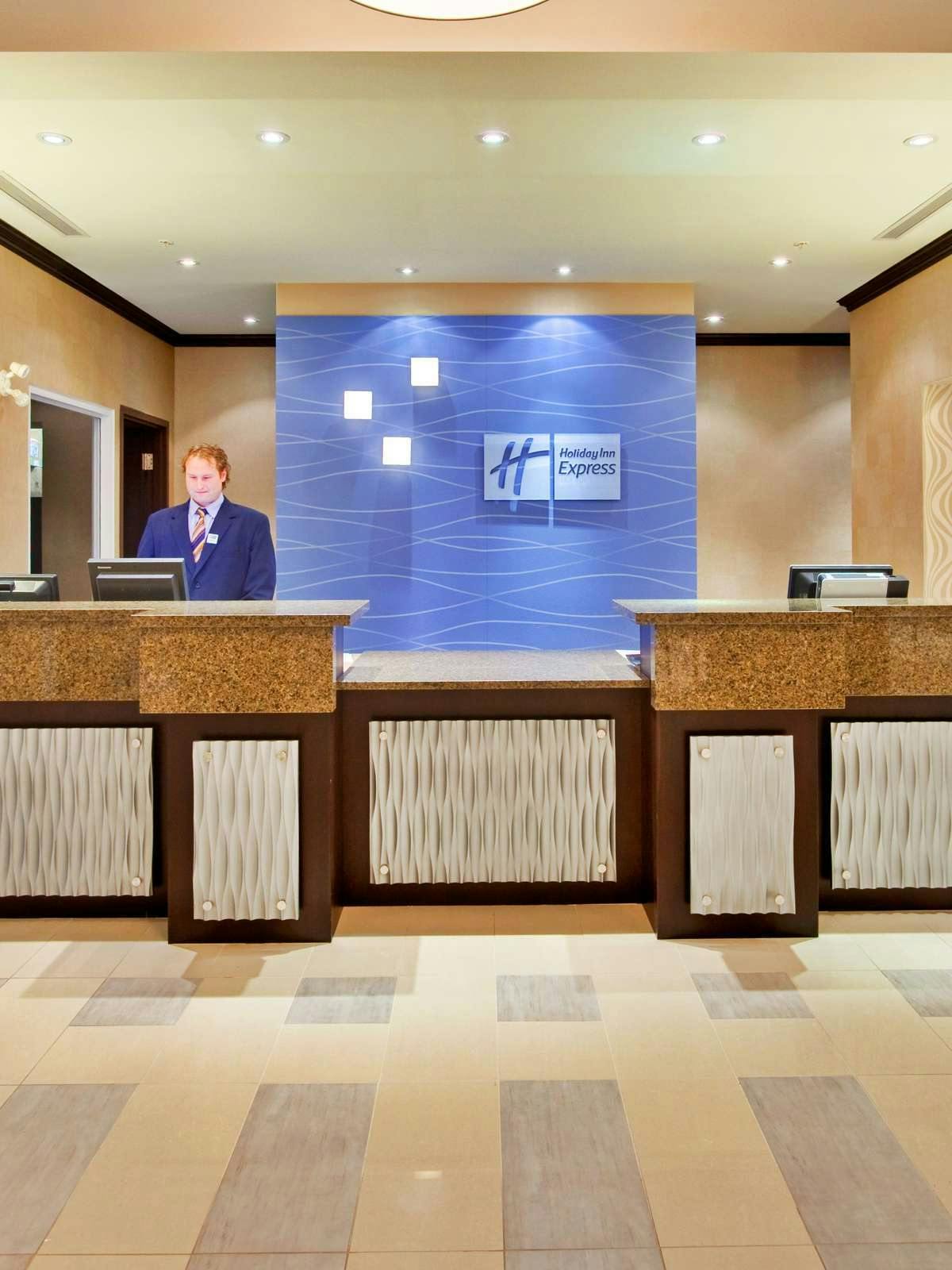 Hotel Holiday Inn Express Hotel & Suites Kingston photo 4