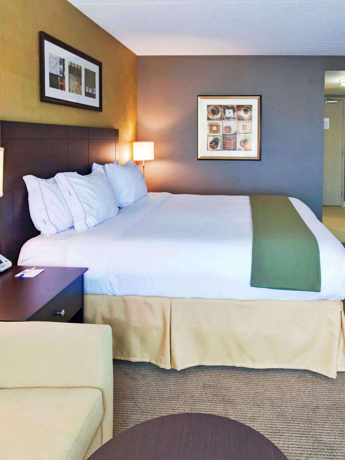 Hotel Holiday Inn Express Hotel & Suites Kingston photo 1