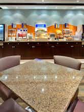 Hotel Holiday Inn Express Hotel & Suites Kingston photo 5