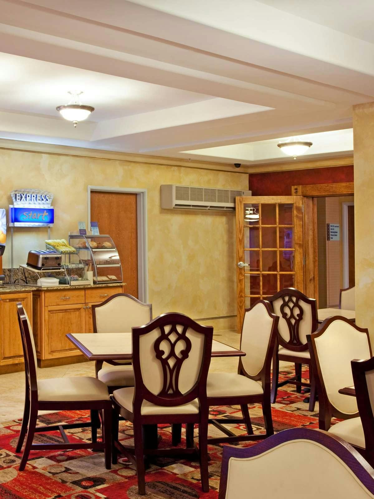 Hotel Holiday Inn Express Hotel & Suites Lafayette South photo 4