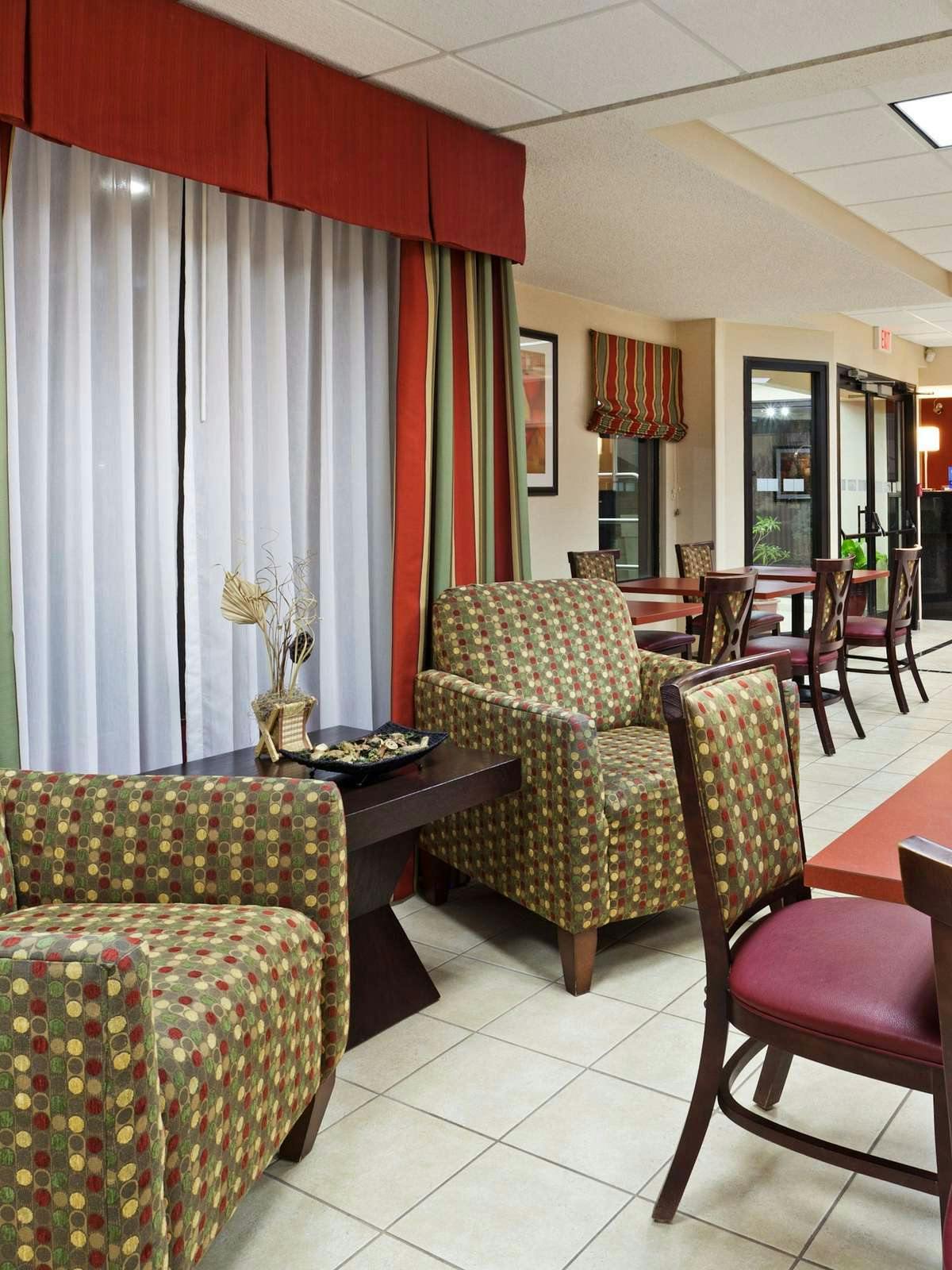 Hotel Holiday Inn Express Hotel & Suites Knoxville North I 75 Exit 112 photo 3