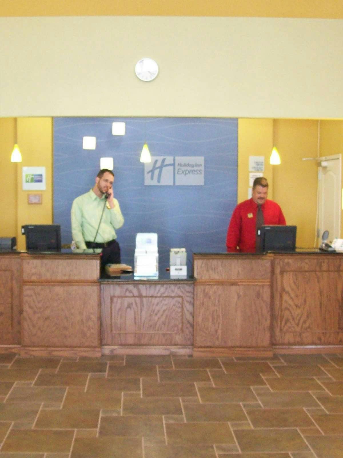 Hotel Holiday Inn Express Hotel & Suites Kansas City Sport Complex photo 2