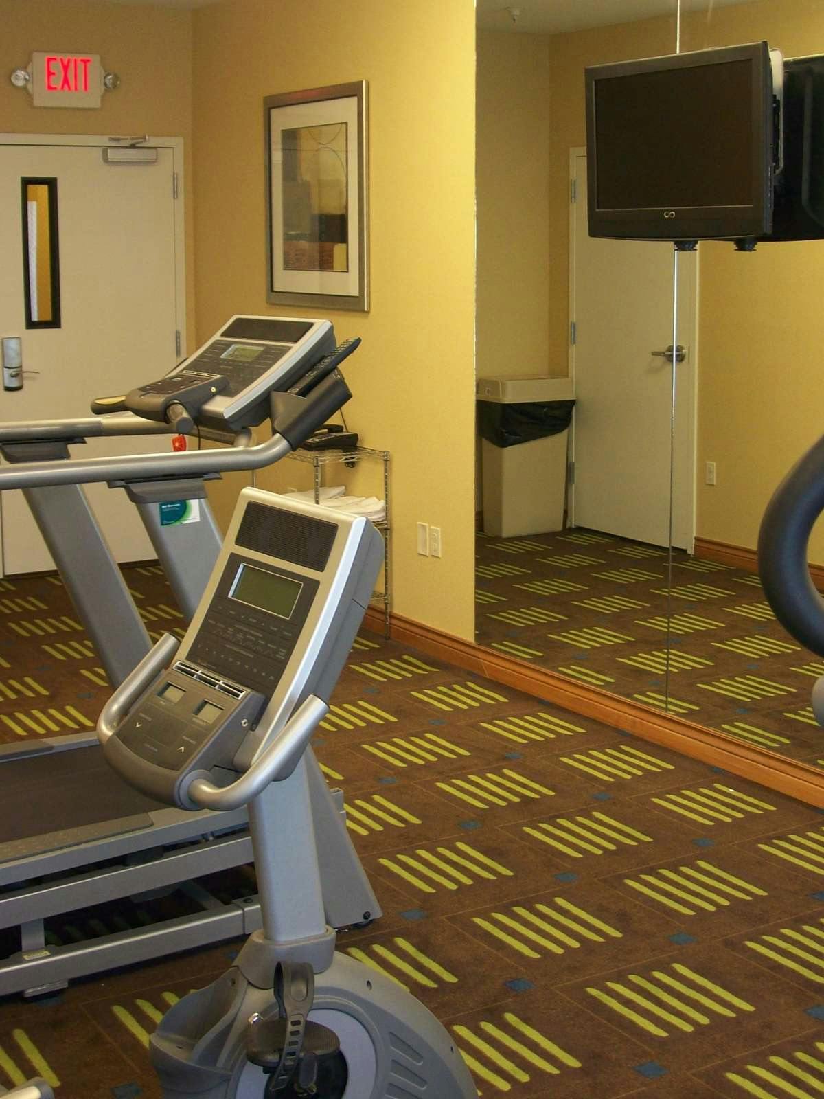 Hotel Holiday Inn Express Hotel & Suites Kansas City Sport Complex photo 5