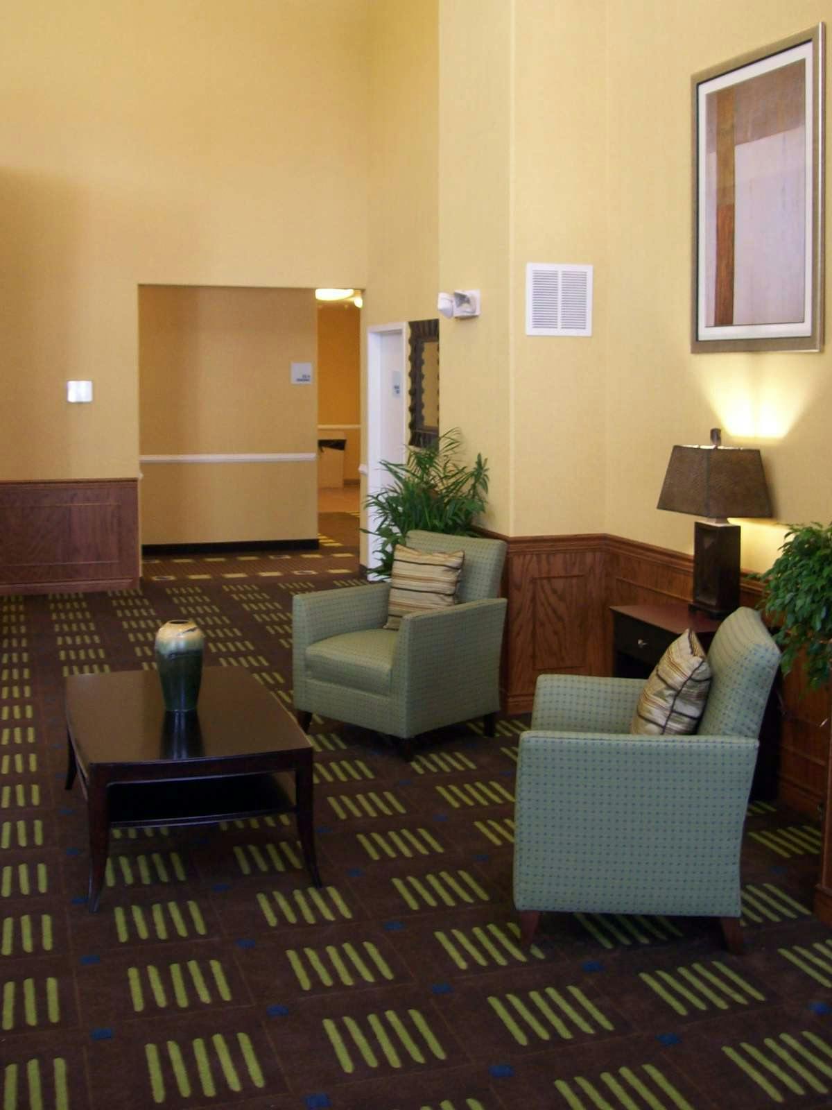 Hotel Holiday Inn Express Hotel & Suites Kansas City Sport Complex photo 1