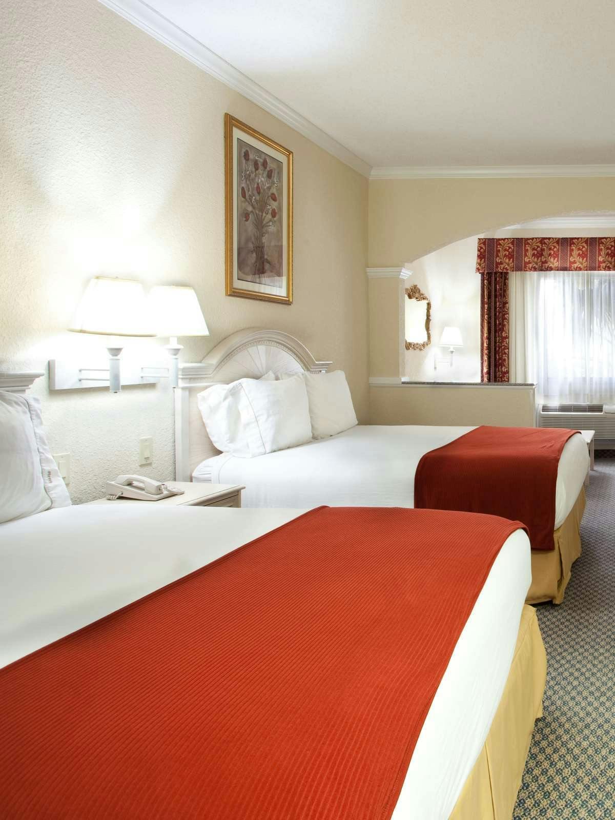 Hotel Holiday Inn Express Hotel & Suites Lake Charles photo 1